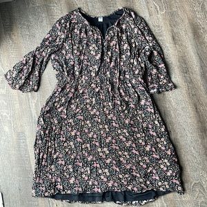 Black floral old navy dress. 3/4 sleeve.